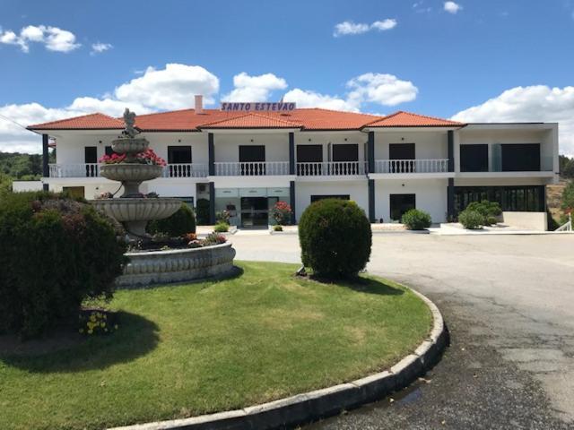 Restaurante Residencial Pizzaria S. Estevao Aguiar da Beira Εξωτερικό φωτογραφία